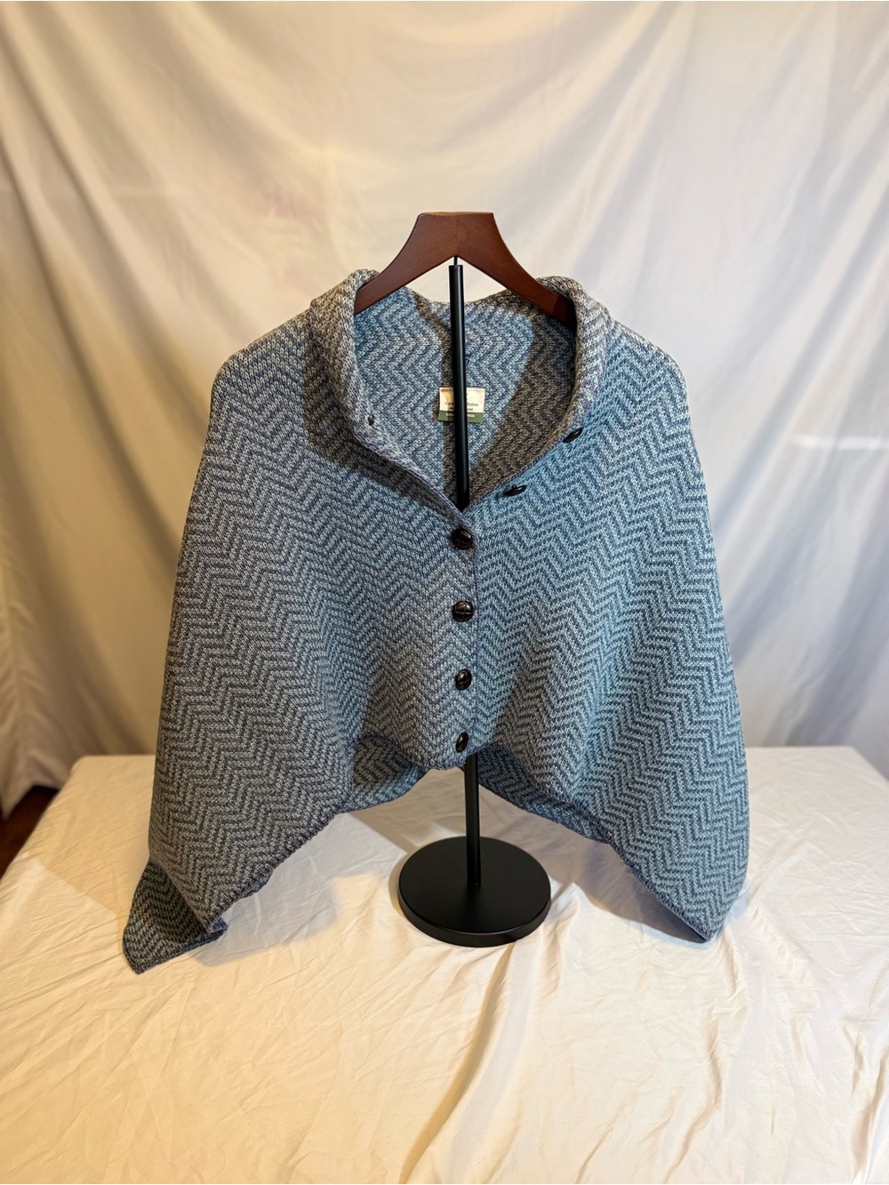VTG Women's Blue/Gray Chevron Button-Front Knit Cape Shrug 100% Merino Wool (HH)